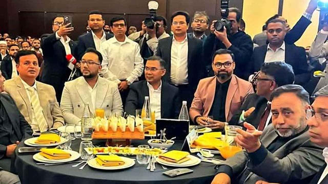 সবাই কাঁধে কাঁধ মিলিয়ে দেশটাকে গড়তে হবে: তারেক রহমান